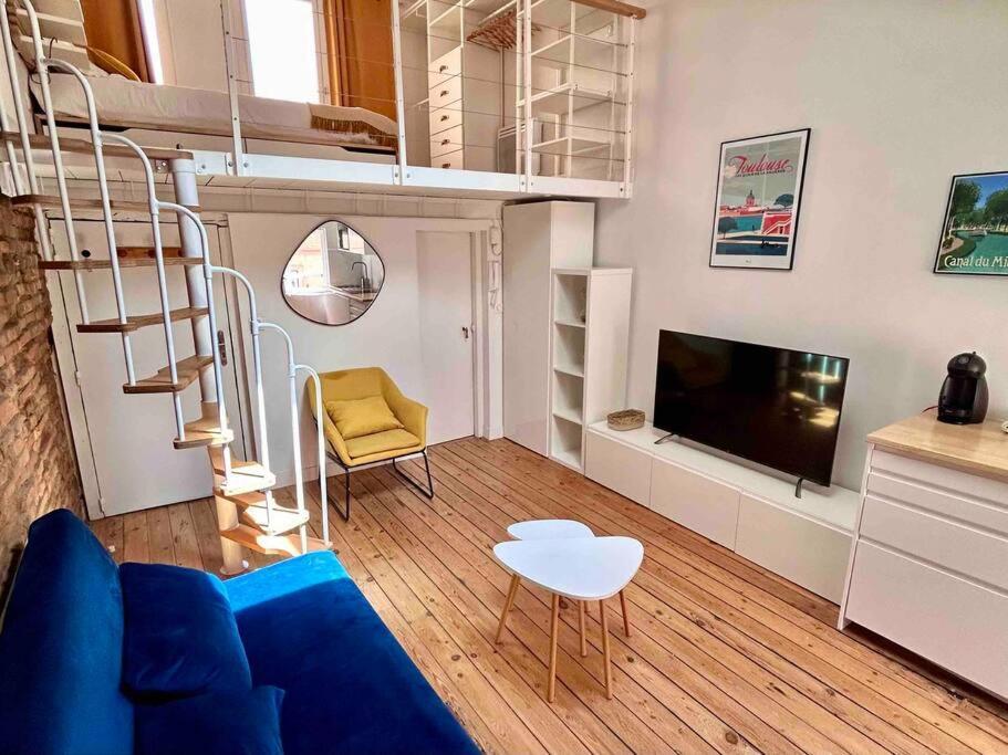 - Carmes Apartment